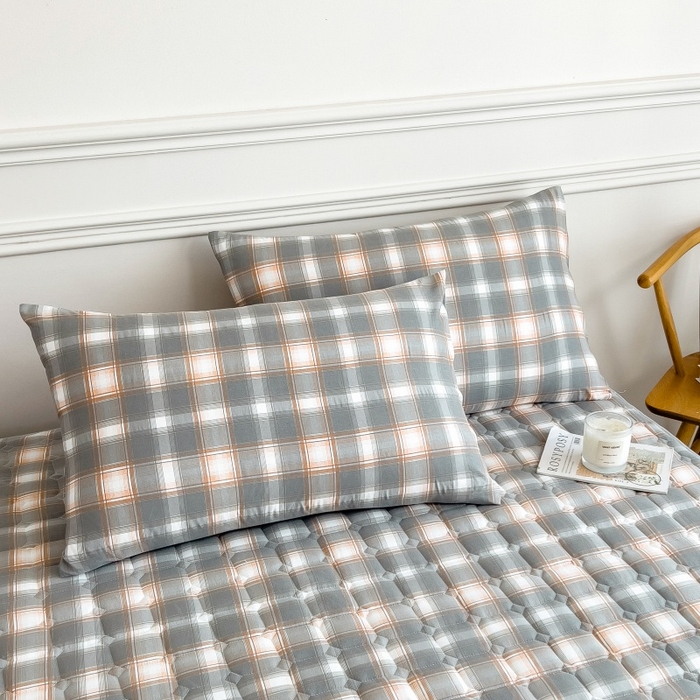 91家纺网 家纺一手货源 找家纺 蕾诺家纺 2026新款色织水洗棉棉花夹棉床笠保护套 三分灰格