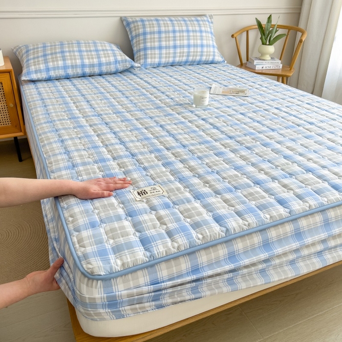 91家纺网 家纺一手货源 找家纺 蕾诺家纺 2026新款色织水洗棉棉花夹棉床笠保护套 心语蓝