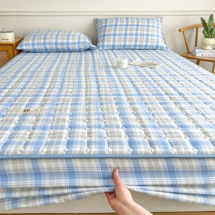 91家纺网 家纺一手货源 找家纺 蕾诺家纺 2026新款色织水洗棉棉花夹棉床笠保护套 心语蓝