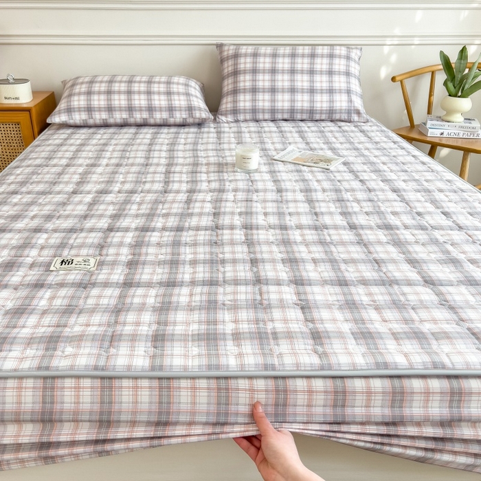 91家纺网 家纺一手货源 找家纺 蕾诺家纺 2026新款色织水洗棉棉花夹棉床笠保护套 烟雨灰