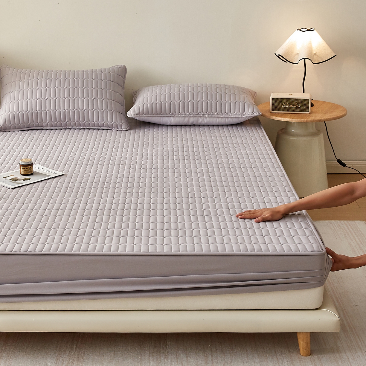 91家纺网 家纺一手货源 找家纺 蕾诺家纺 2026新款菱格水洗棉加厚夹棉床笠保护套 菱格-浅灰