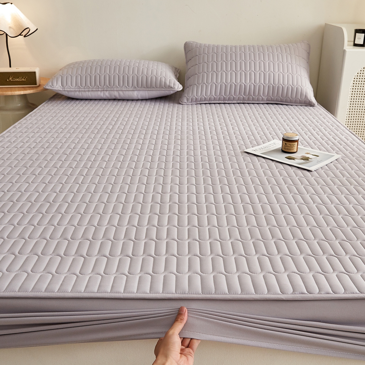 91家纺网 家纺一手货源 找家纺 蕾诺家纺 2026新款菱格水洗棉加厚夹棉床笠保护套 菱格-浅灰