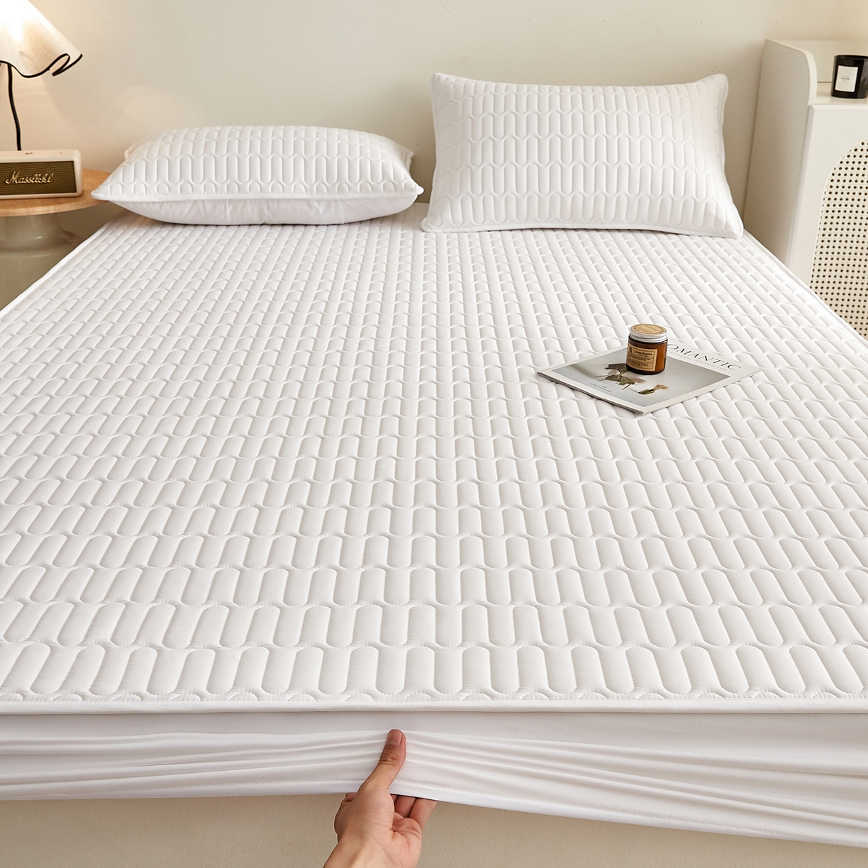 91家纺网 家纺一手货源 找家纺 蕾诺家纺 2026新款菱格水洗棉加厚夹棉床笠保护套 菱格-白色