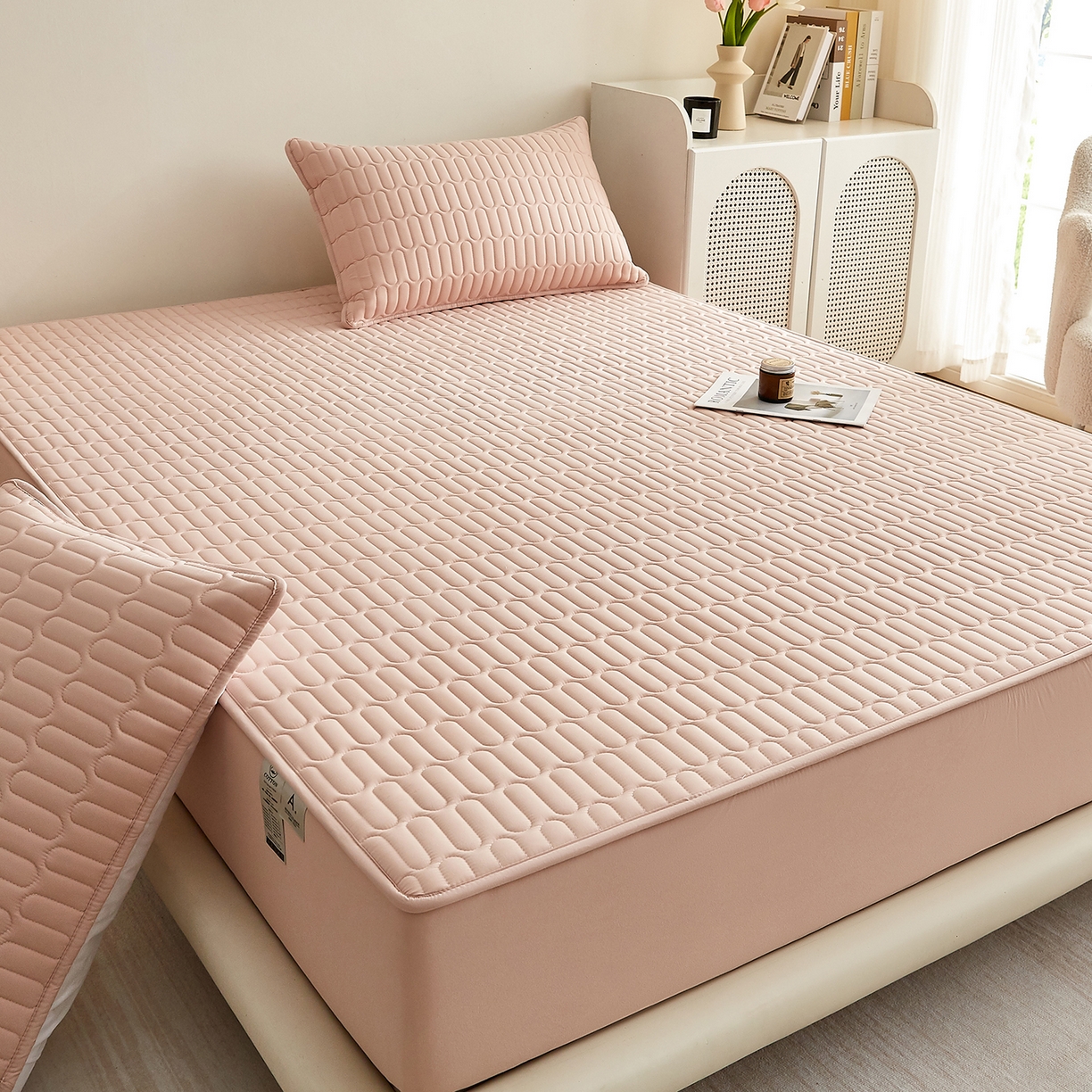 91家纺网 家纺一手货源 找家纺 蕾诺家纺 2026新款菱格水洗棉加厚夹棉床笠保护套 菱格-玉粉