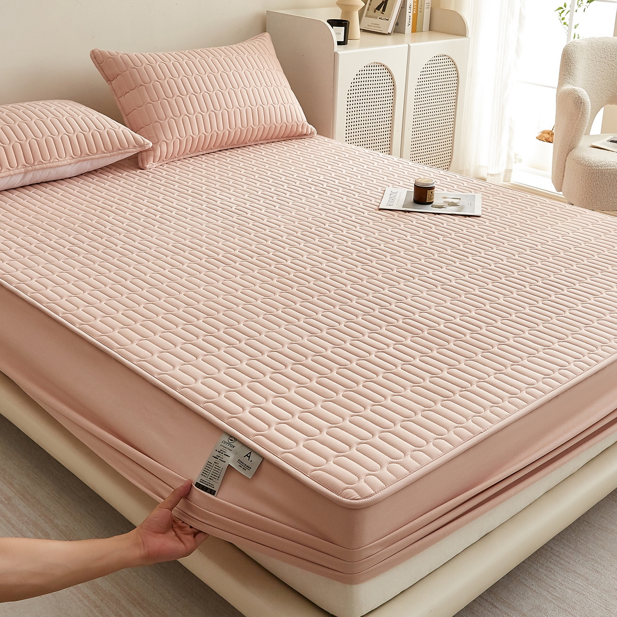 91家纺网 家纺一手货源 找家纺 蕾诺家纺 2026新款菱格水洗棉加厚夹棉床笠保护套 菱格-玉粉