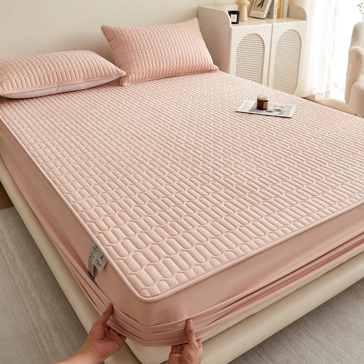 91家纺网 家纺一手货源 找家纺 蕾诺家纺 2026新款菱格水洗棉加厚夹棉床笠保护套 菱格-玉粉