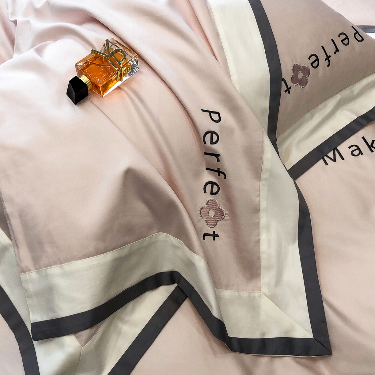 91家纺网 家纺一手货源 找家纺 蕾诺家纺 2026秋冬新款100s高奢典藏简约全棉四件套-莫斯科系列 莫斯科-初夏粉