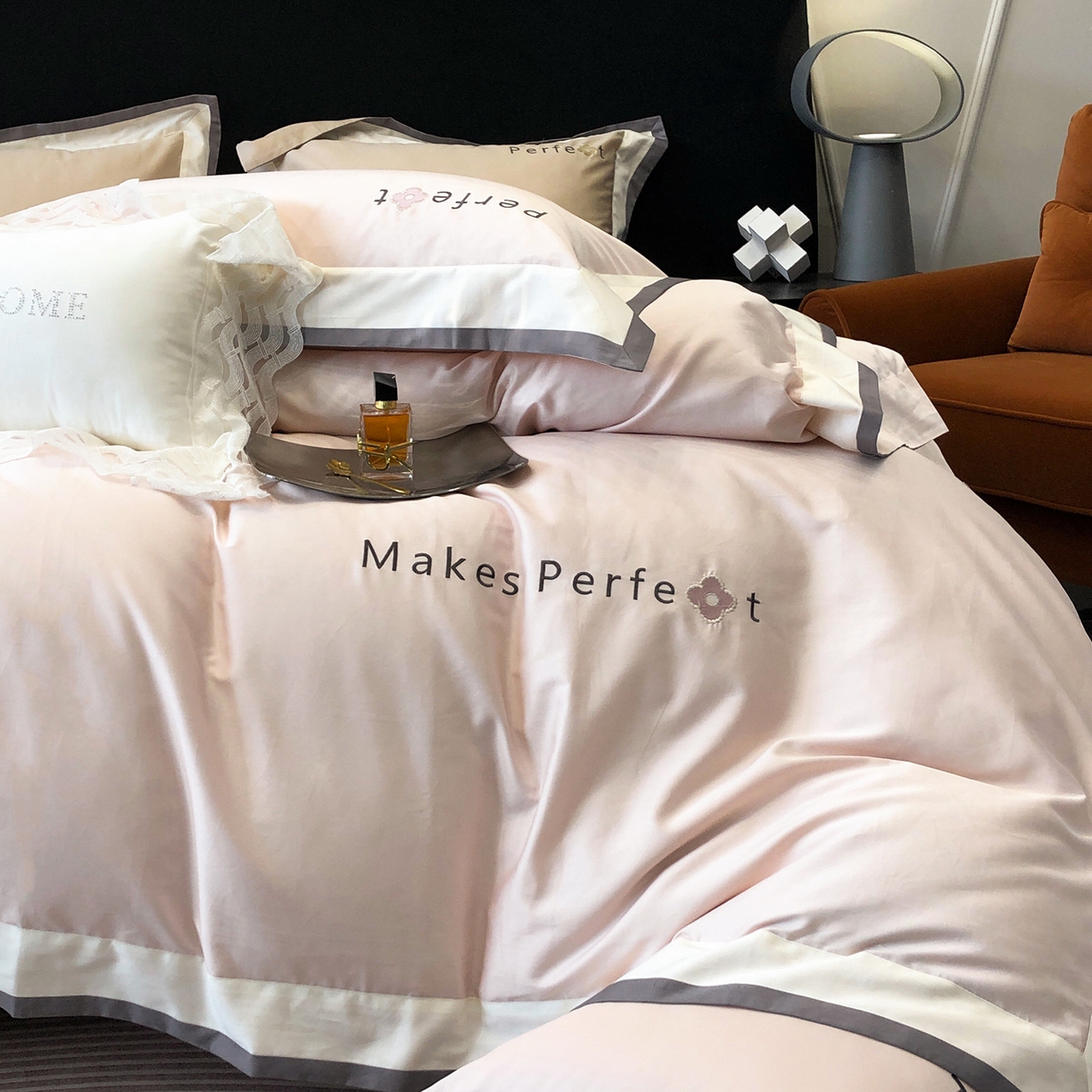 91家纺网 家纺一手货源 找家纺 蕾诺家纺 2026秋冬新款100s高奢典藏简约全棉四件套-莫斯科系列 莫斯科-初夏粉