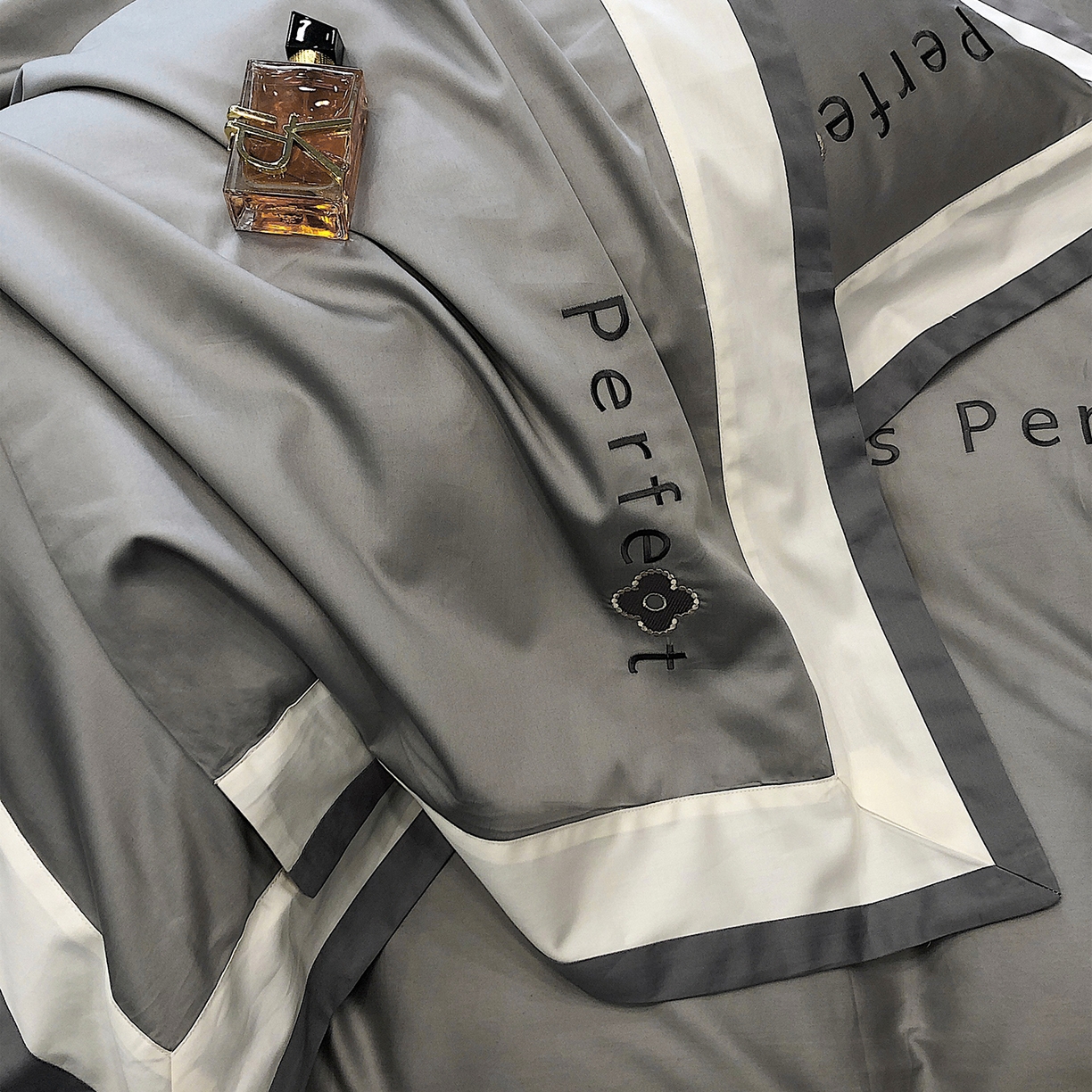 91家纺网 家纺一手货源 找家纺 蕾诺家纺 2026秋冬新款100s高奢典藏简约全棉四件套-莫斯科系列 莫斯科-高级灰