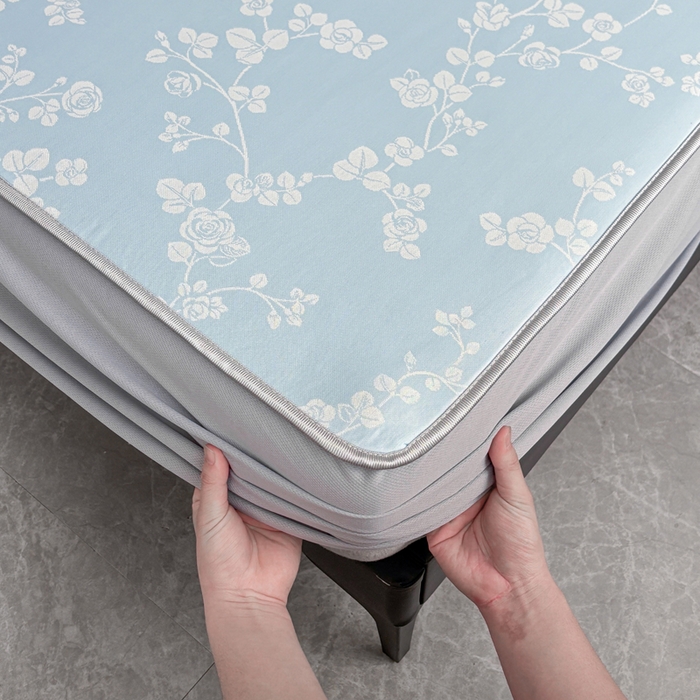 91家纺网 家纺一手货源 找家纺 麋兔 2026新款PE聚乙中分子提花床笠款凉席席子 蔷薇