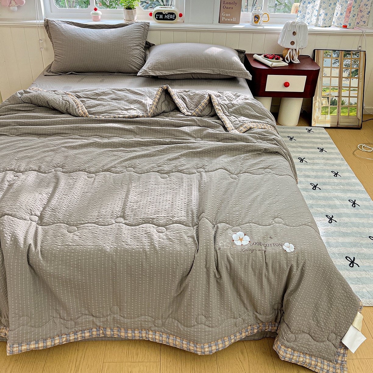 91家纺网 家纺一手货源 找家纺 优承佳生活馆 2026新款超柔泡芙棉烫画棉花夏被（提供买家秀） 泡芙-灰