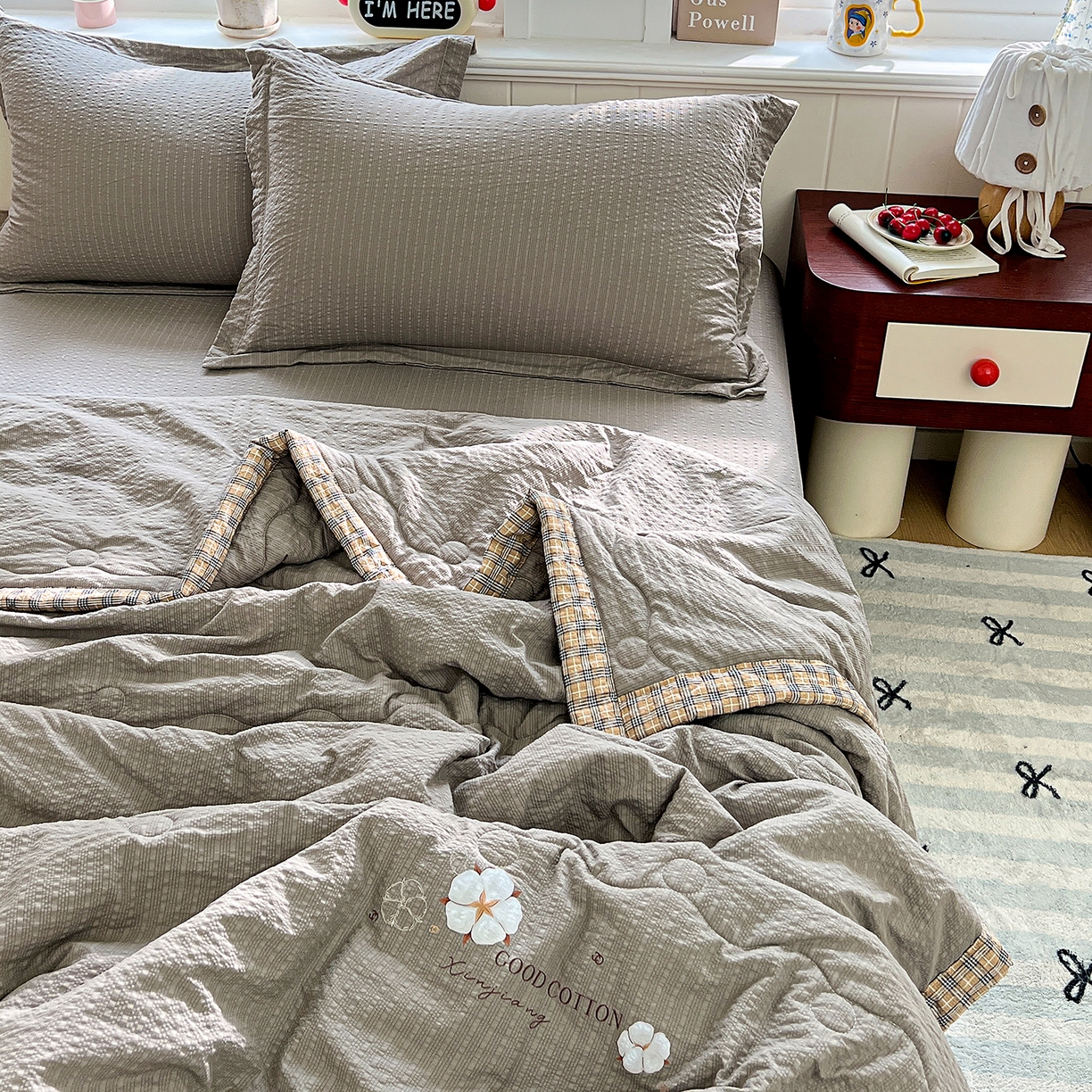 91家纺网 家纺一手货源 找家纺 优承佳生活馆 2026新款超柔泡芙棉烫画棉花夏被（提供买家秀） 泡芙-灰