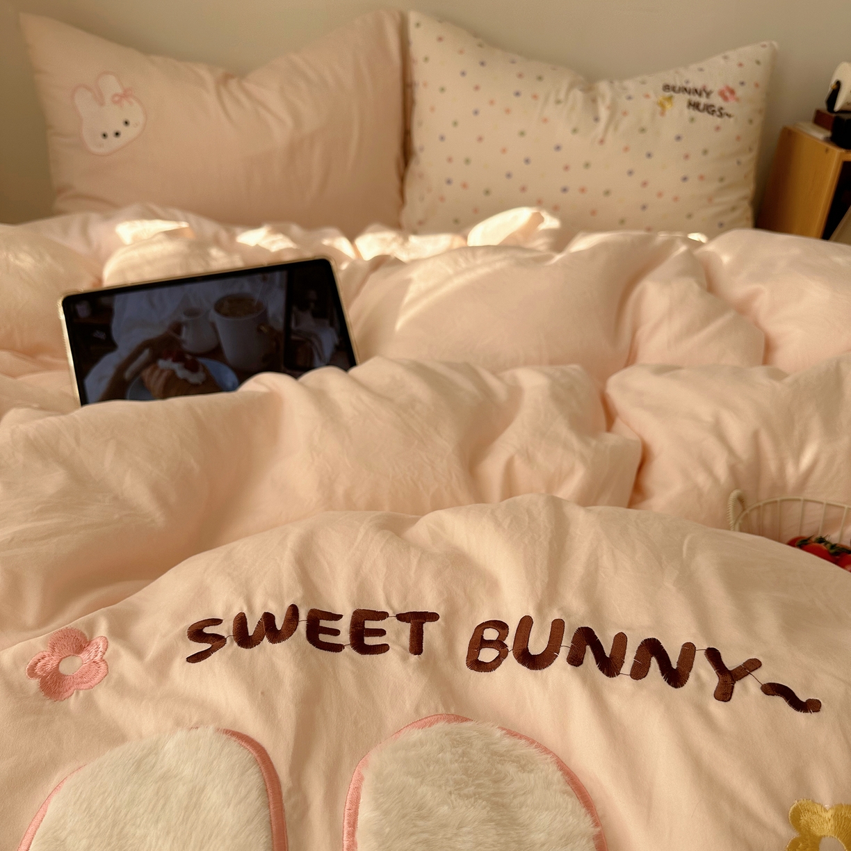 91家纺网 家纺一手货源 找家纺 （总）顾里家纺 2026新款云感皱皱纱卡通贴布绣四件套（会员-3元）