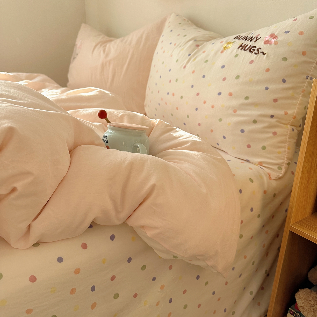 91家纺网 家纺一手货源 找家纺 顾里家纺 2026新款云感皱皱纱卡通贴布绣四件套（会员-3元） 抱抱兔