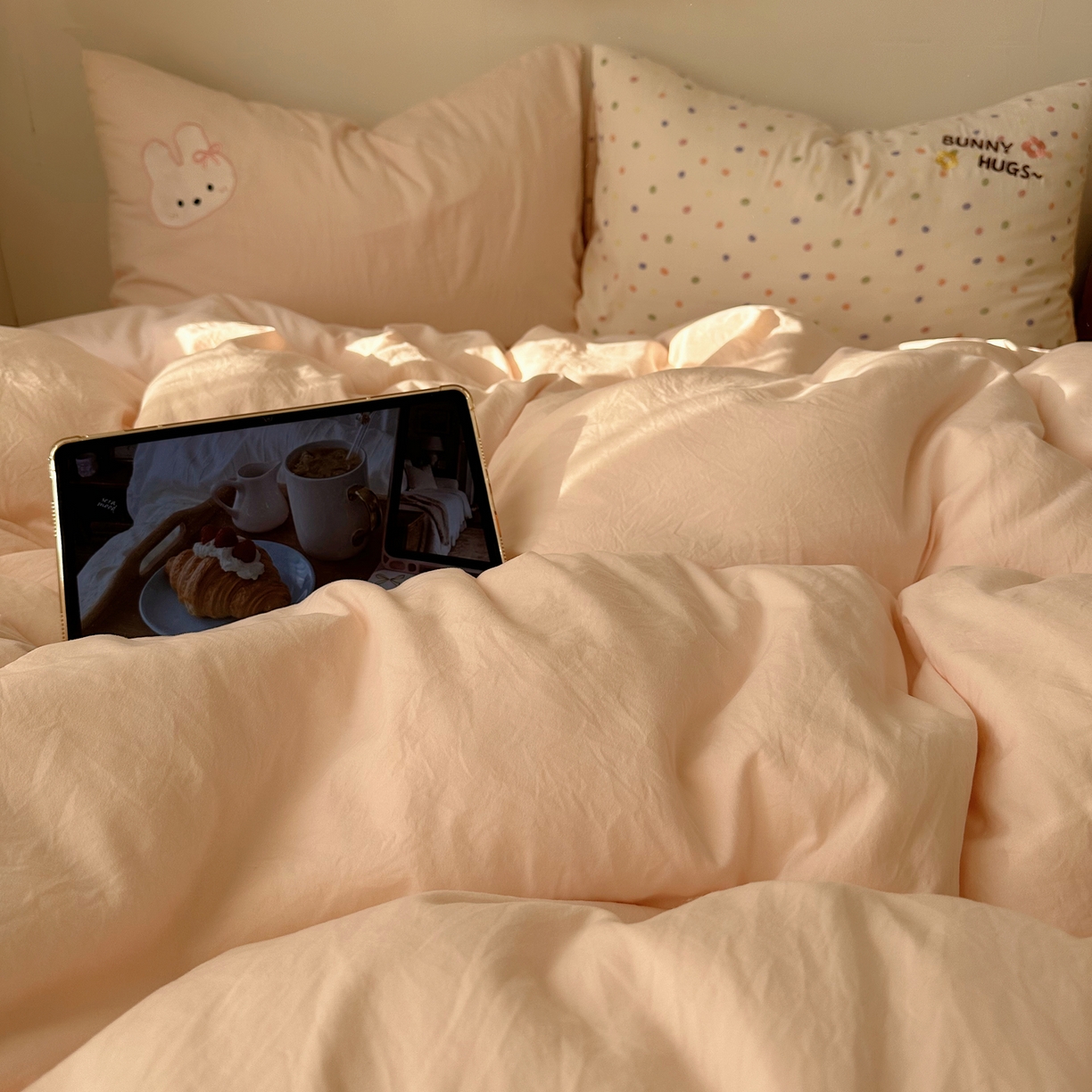 91家纺网 家纺一手货源 找家纺 顾里家纺 2026新款云感皱皱纱卡通贴布绣四件套（会员-3元） 抱抱兔