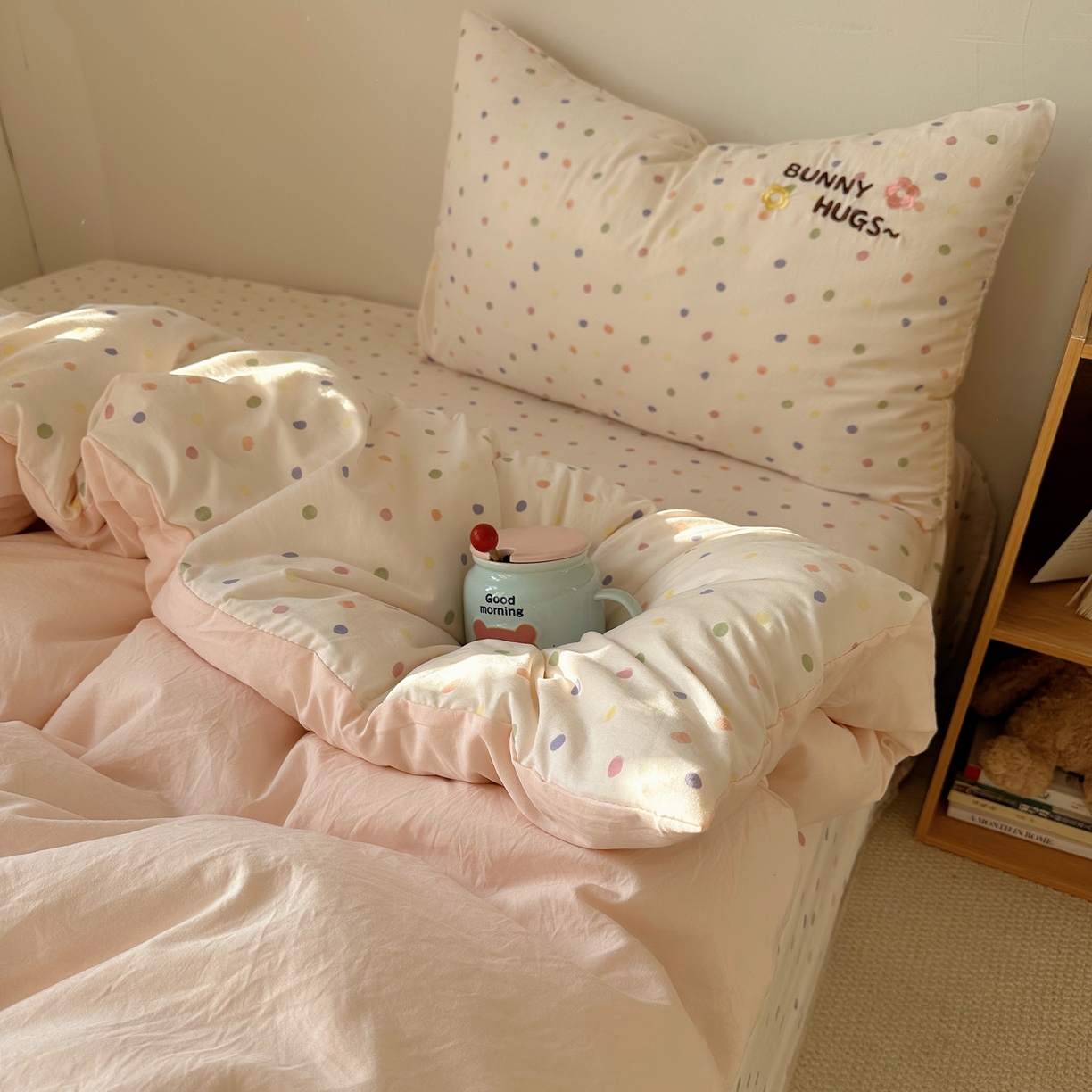 91家纺网 家纺一手货源 找家纺 顾里家纺 2026新款云感皱皱纱卡通贴布绣四件套（会员-3元） 抱抱兔