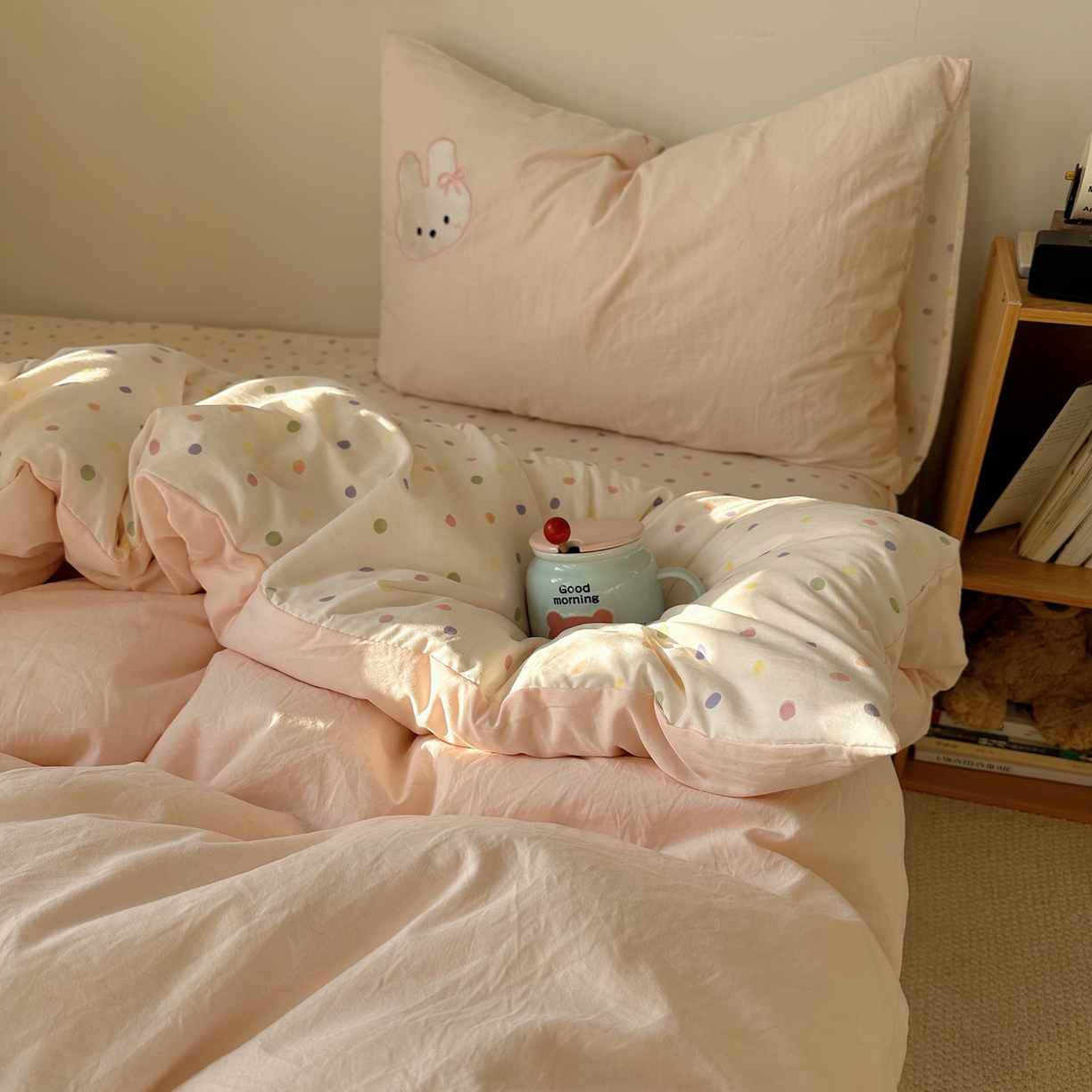 91家纺网 家纺一手货源 找家纺 顾里家纺 2026新款云感皱皱纱卡通贴布绣四件套（会员-3元） 抱抱兔