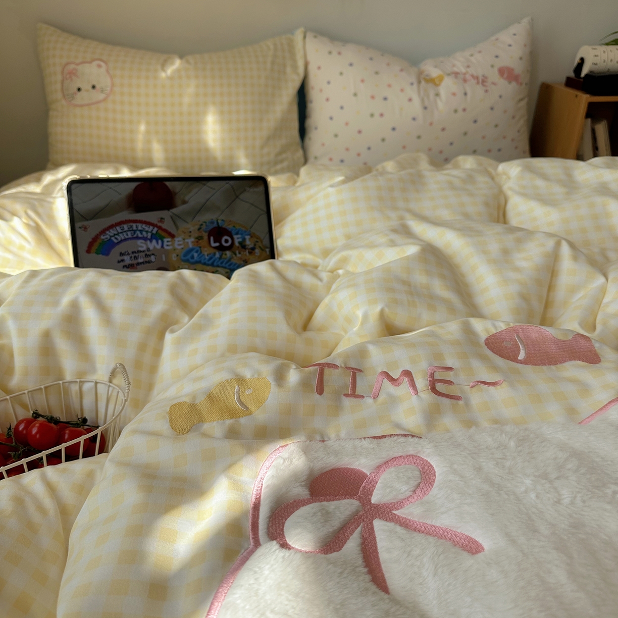 91家纺网 家纺一手货源 找家纺 顾里家纺 2026新款云感皱皱纱卡通贴布绣四件套（会员-3元） 黄格趴猫