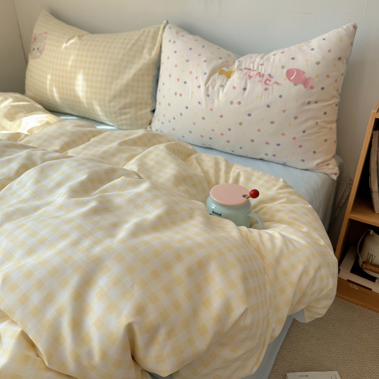 91家纺网 家纺一手货源 找家纺 顾里家纺 2026新款云感皱皱纱卡通贴布绣四件套（会员-3元） 黄格趴猫