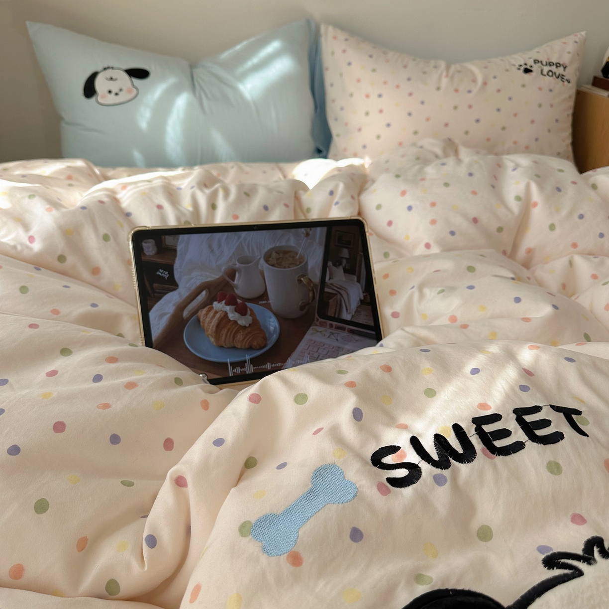 91家纺网 家纺一手货源 找家纺 顾里家纺 2026新款云感皱皱纱卡通贴布绣四件套（会员-3元） 欢乐狗