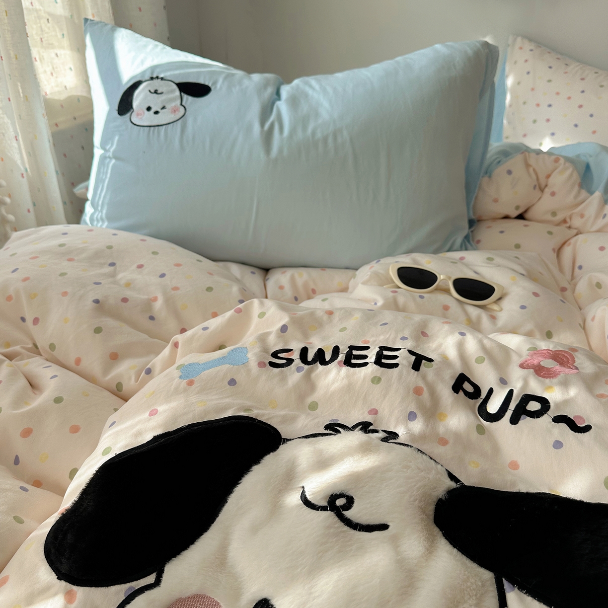 91家纺网 家纺一手货源 找家纺 顾里家纺 2026新款云感皱皱纱卡通贴布绣四件套（会员-3元） 欢乐狗