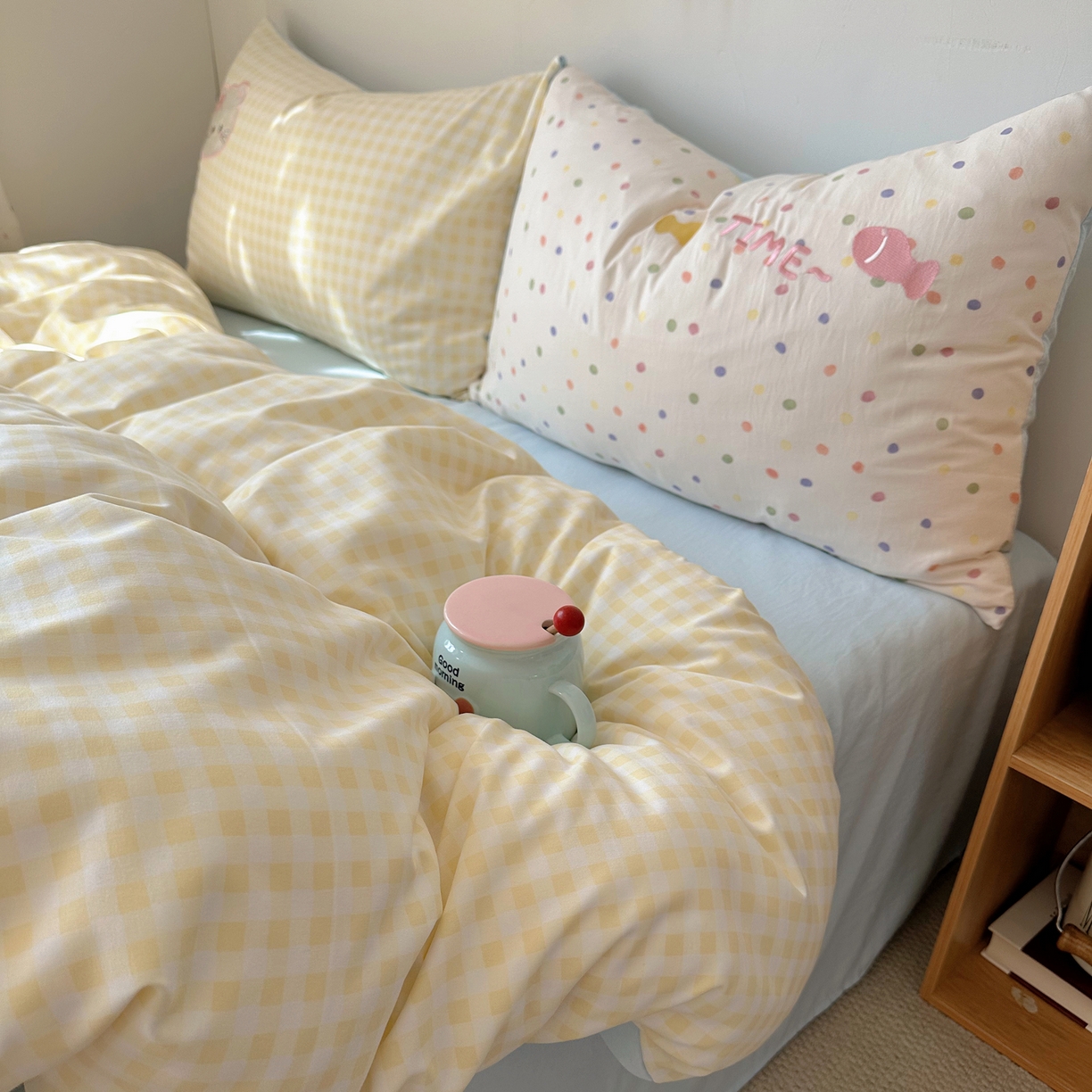 91家纺网 家纺一手货源 找家纺 顾里家纺 2026新款云感皱皱纱卡通贴布绣四件套（会员-3元） 黄格趴猫