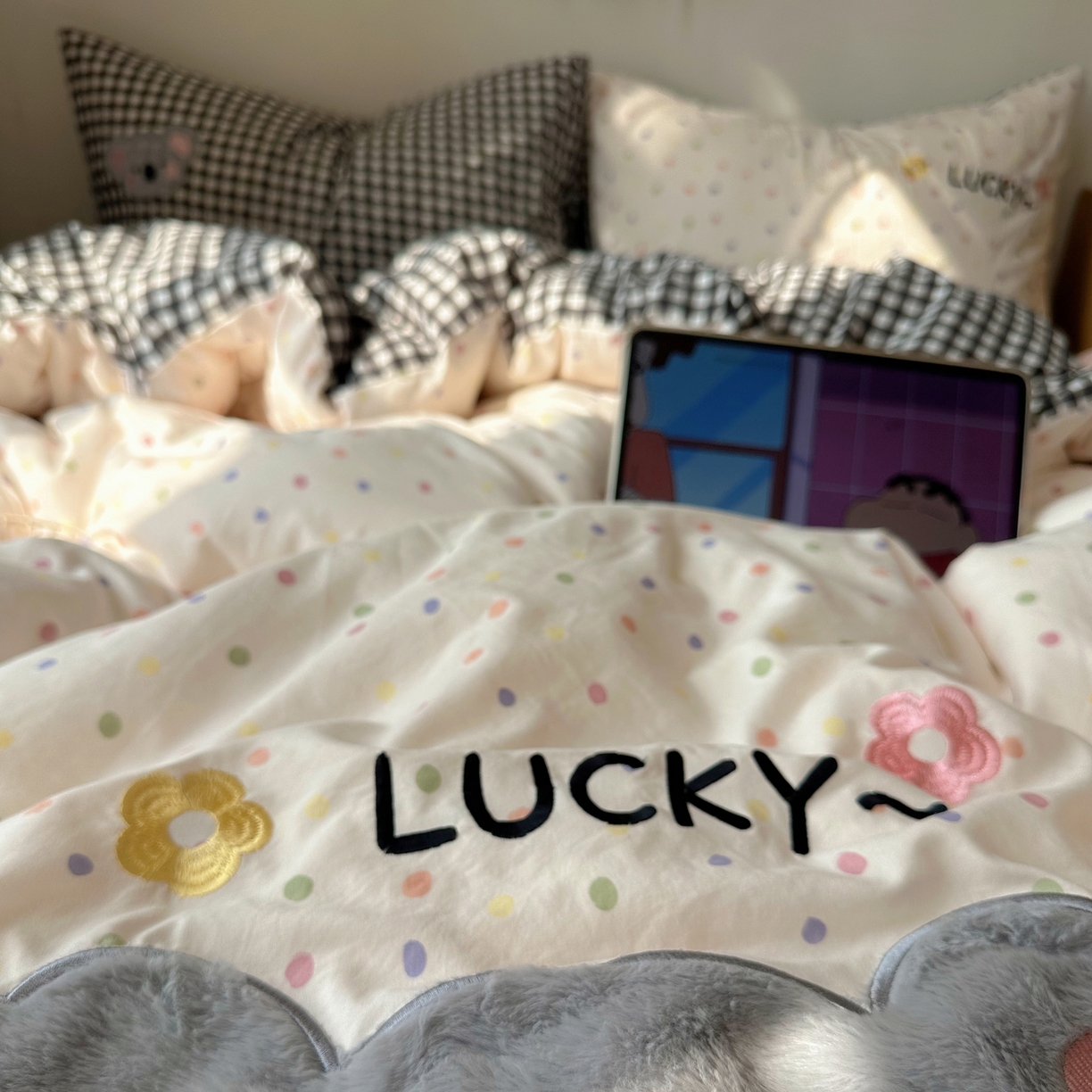 91家纺网 家纺一手货源 找家纺 顾里家纺 2026新款云感皱皱纱卡通贴布绣四件套（会员-3元） 幸运考拉