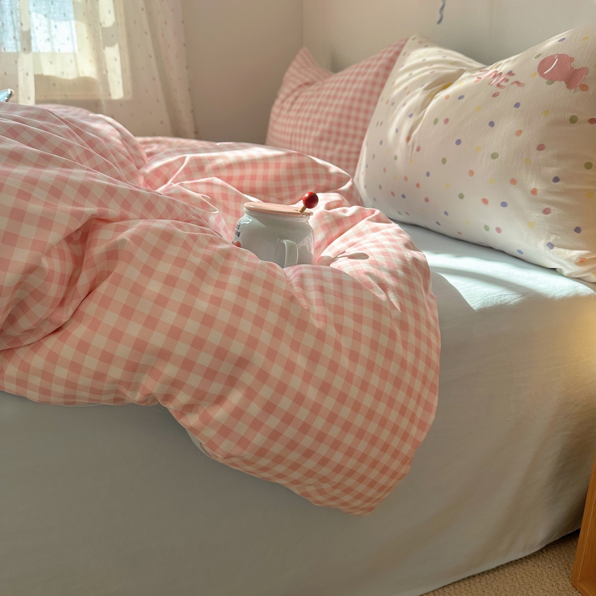 91家纺网 家纺一手货源 找家纺 顾里家纺 2026新款云感皱皱纱卡通贴布绣四件套（会员-3元） 粉格趴猫