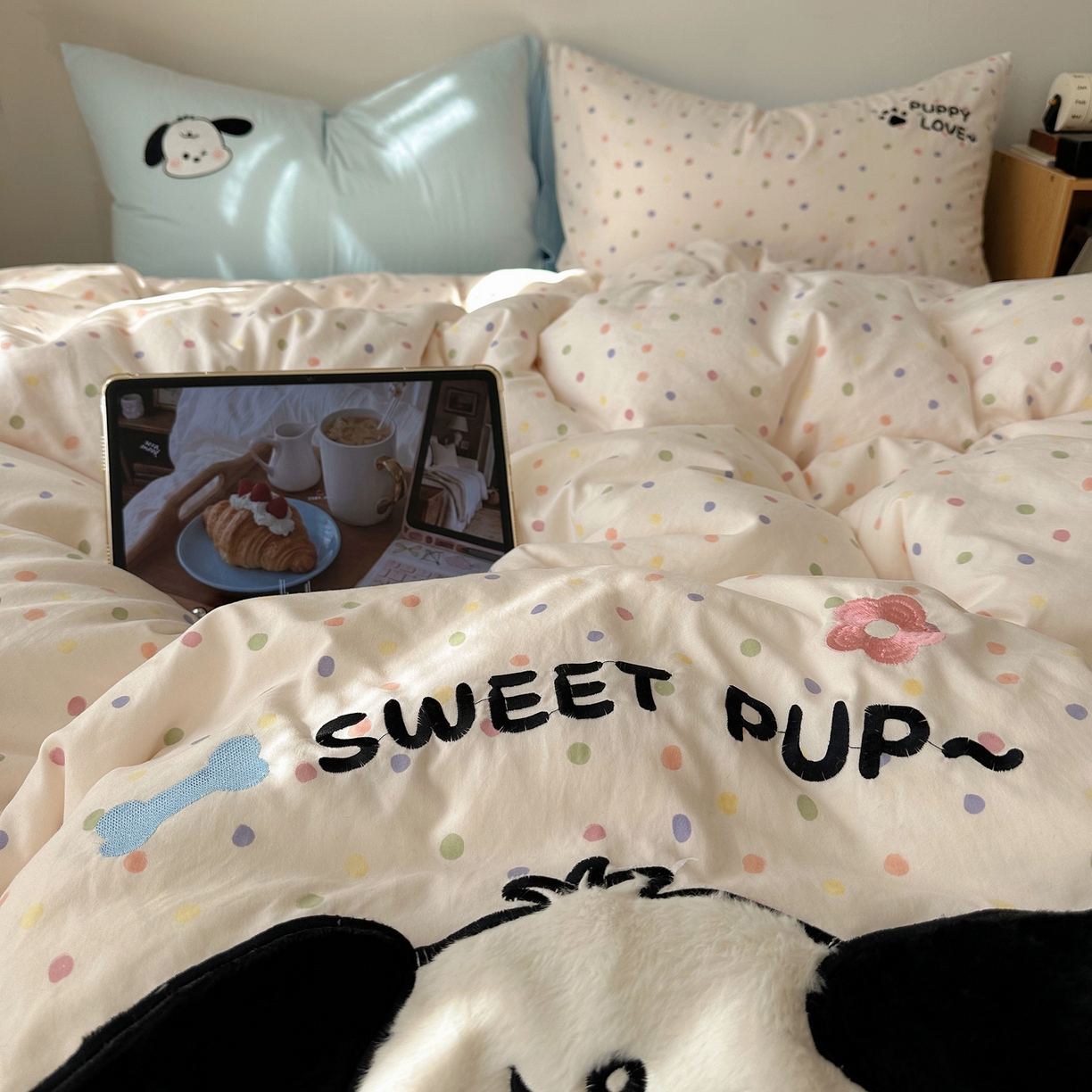 91家纺网 家纺一手货源 找家纺 顾里家纺 2026新款云感皱皱纱卡通贴布绣四件套（会员-3元） 欢乐狗