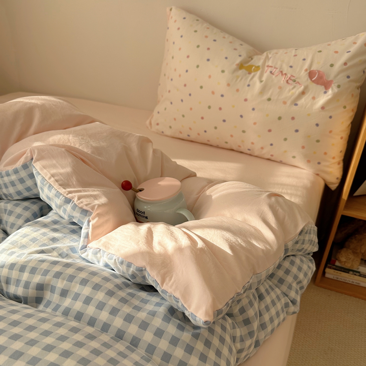 91家纺网 家纺一手货源 找家纺 顾里家纺 2026新款云感皱皱纱卡通贴布绣四件套（会员-3元） 蓝格趴猫