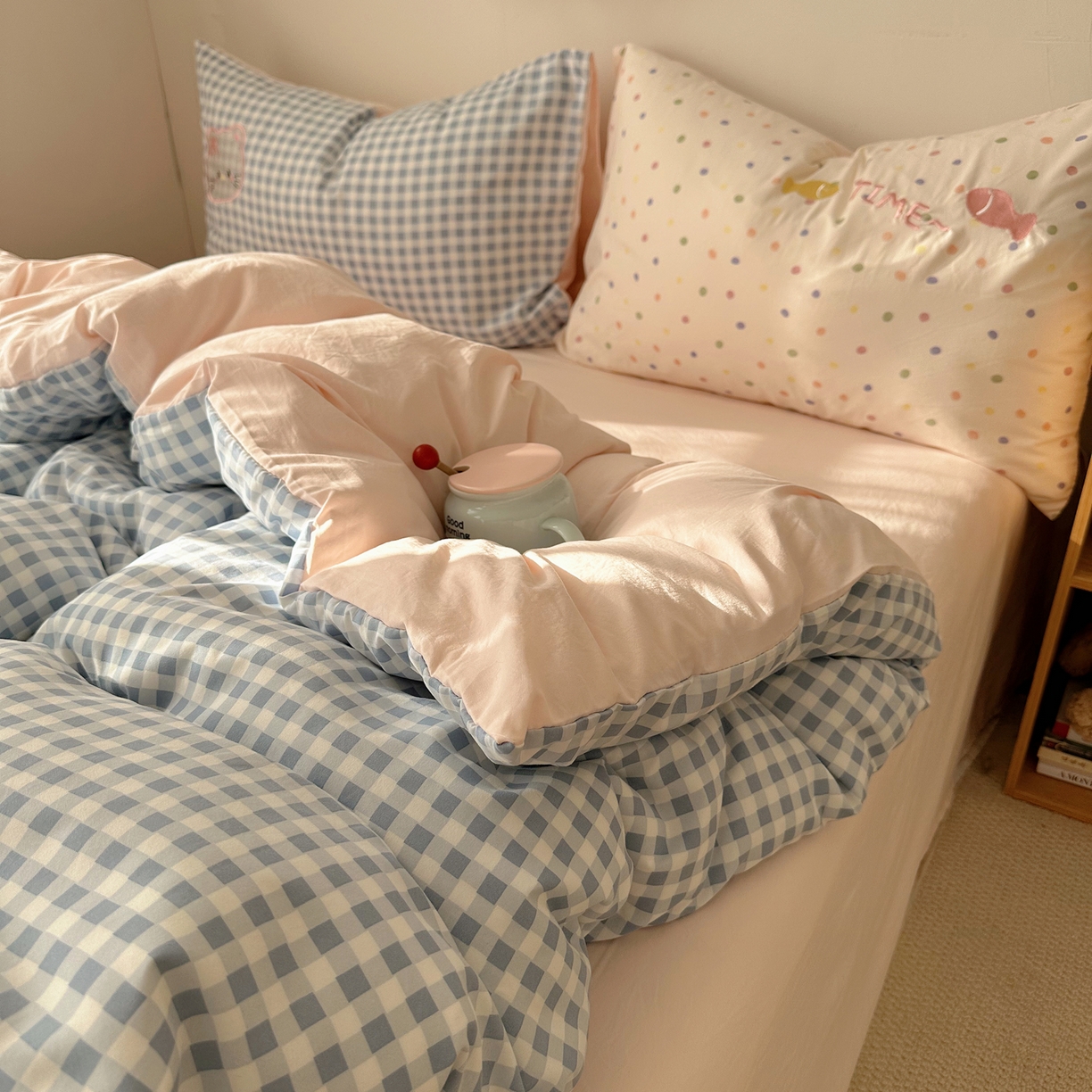 91家纺网 家纺一手货源 找家纺 顾里家纺 2026新款云感皱皱纱卡通贴布绣四件套（会员-3元） 蓝格趴猫