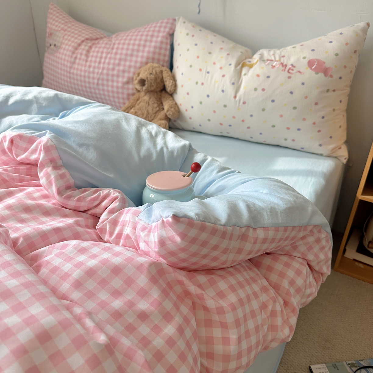 91家纺网 家纺一手货源 找家纺 顾里家纺 2026新款云感皱皱纱卡通贴布绣四件套（会员-3元） 粉格趴猫