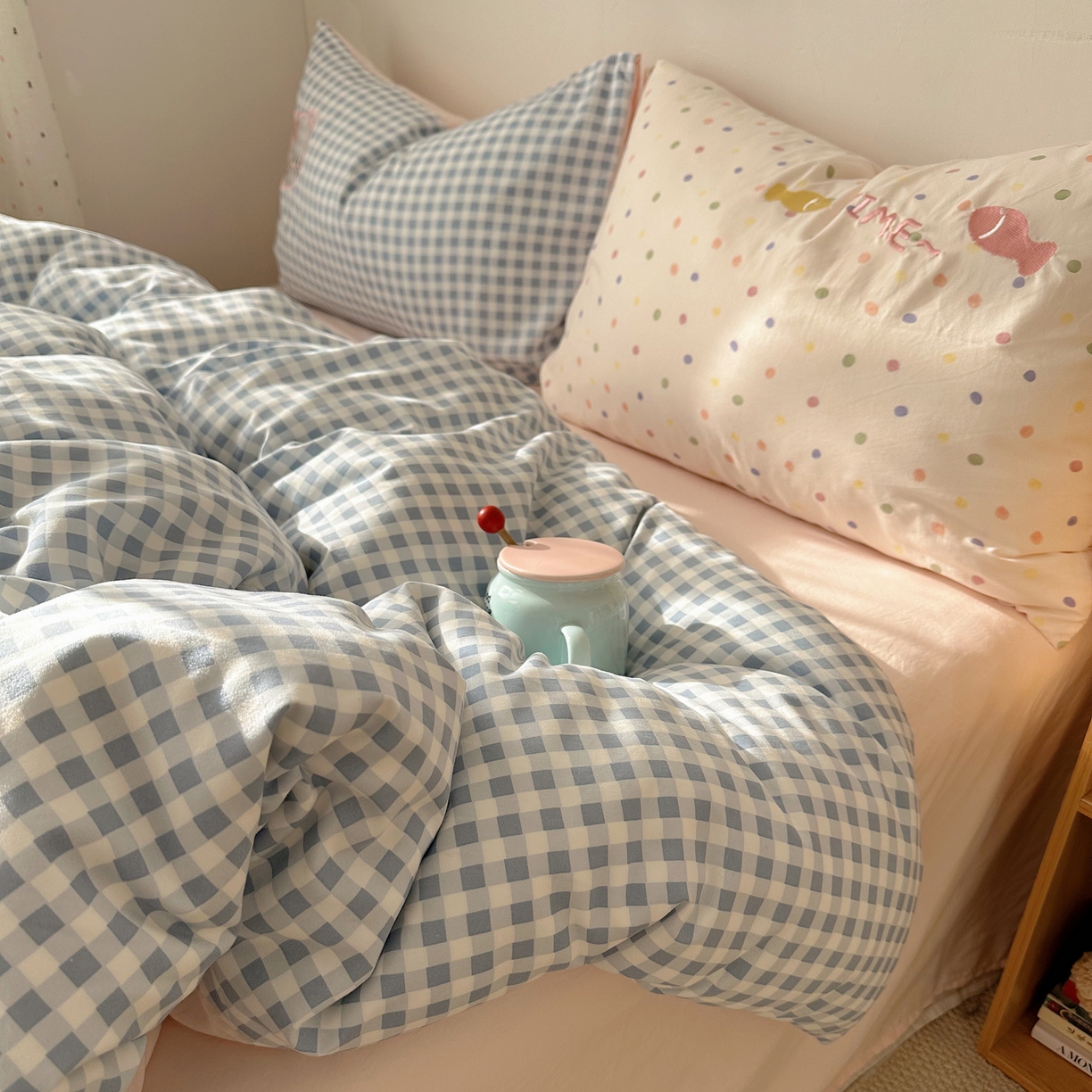 91家纺网 家纺一手货源 找家纺 顾里家纺 2026新款云感皱皱纱卡通贴布绣四件套（会员-3元） 蓝格趴猫