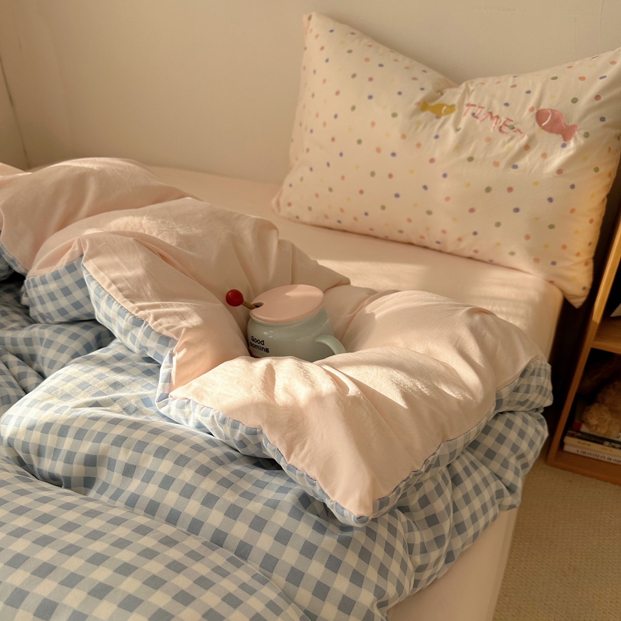 91家纺网 家纺一手货源 找家纺 顾里家纺 2026新款云感皱皱纱卡通贴布绣四件套（会员-3元） 蓝格趴猫