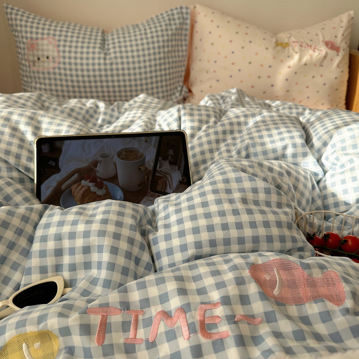 91家纺网 家纺一手货源 找家纺 顾里家纺 2026新款云感皱皱纱卡通贴布绣四件套（会员-3元） 蓝格趴猫