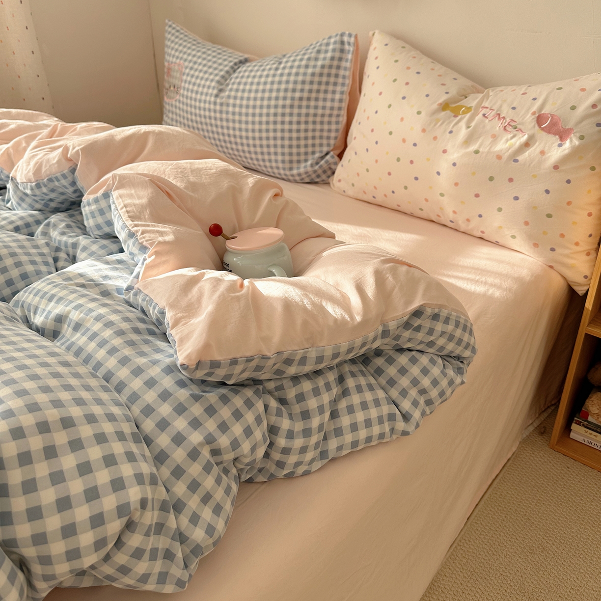 91家纺网 家纺一手货源 找家纺 顾里家纺 2026新款云感皱皱纱卡通贴布绣四件套（会员-3元） 蓝格趴猫