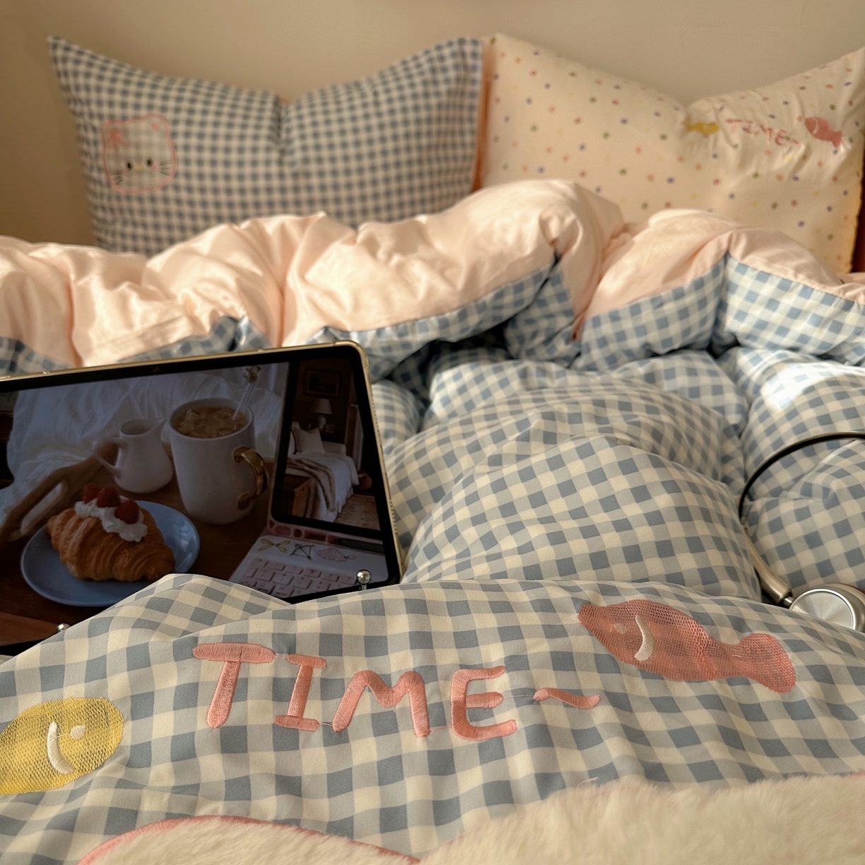 91家纺网 家纺一手货源 找家纺 顾里家纺 2026新款云感皱皱纱卡通贴布绣四件套（会员-3元） 蓝格趴猫