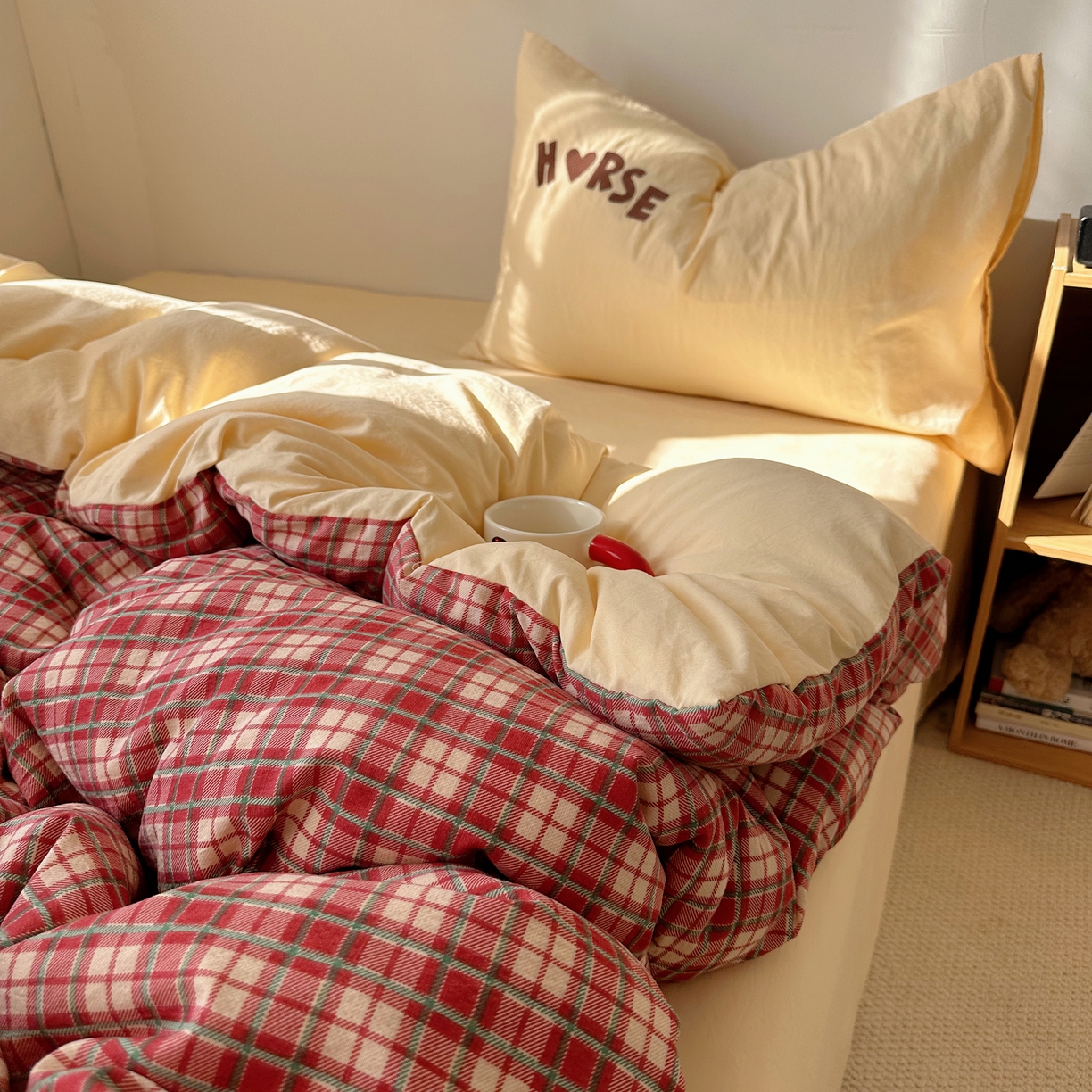 91家纺网 家纺一手货源 找家纺 顾里家纺 2026新款云感皱皱纱卡通贴布绣四件套（会员-3元） 好运发财马