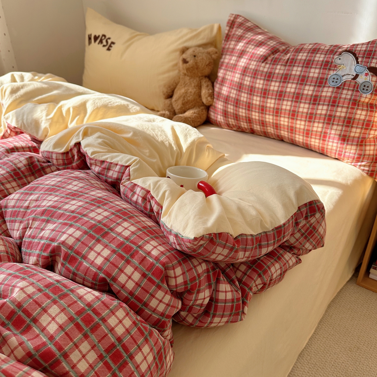 91家纺网 家纺一手货源 找家纺 顾里家纺 2026新款云感皱皱纱卡通贴布绣四件套（会员-3元） 好运发财马