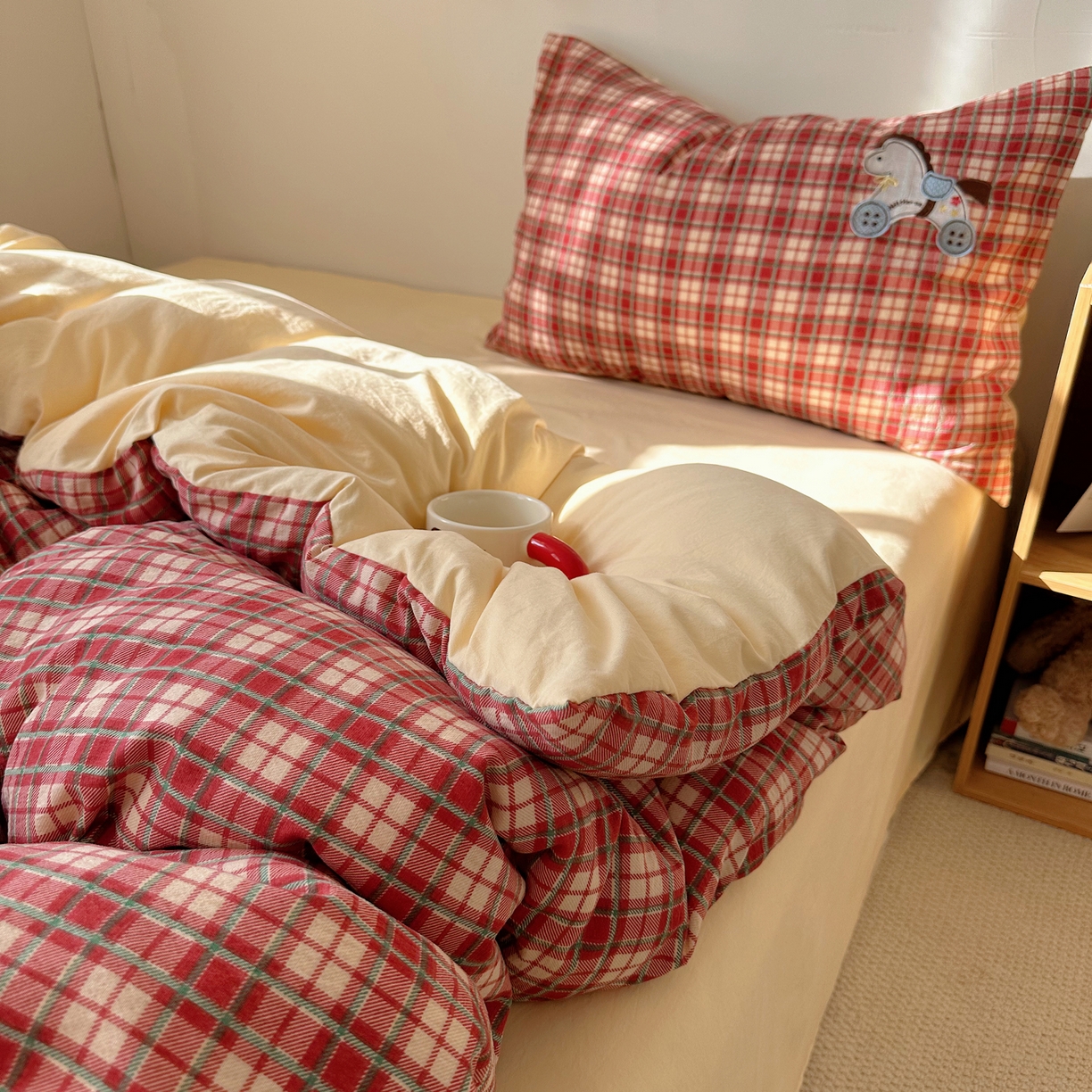 91家纺网 家纺一手货源 找家纺 顾里家纺 2026新款云感皱皱纱卡通贴布绣四件套（会员-3元） 好运发财马