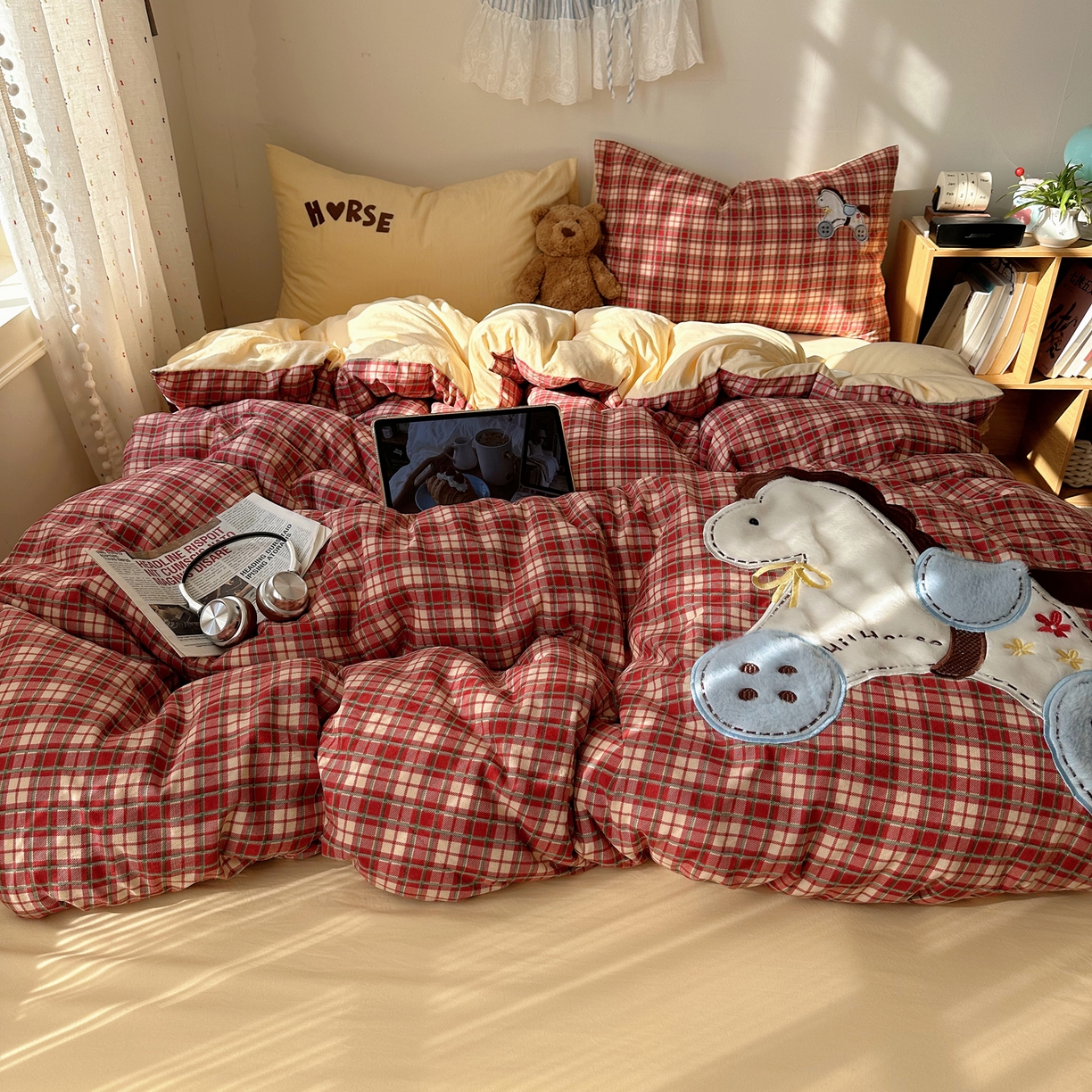 91家纺网 家纺一手货源 找家纺 顾里家纺 2026新款云感皱皱纱卡通贴布绣四件套（会员-3元） 好运发财马