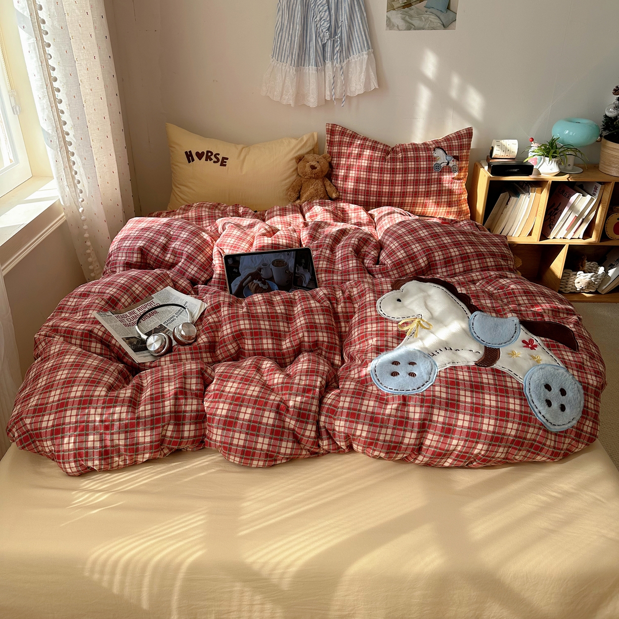 91家纺网 家纺一手货源 找家纺 顾里家纺 2026新款云感皱皱纱卡通贴布绣四件套（会员-3元） 好运发财马