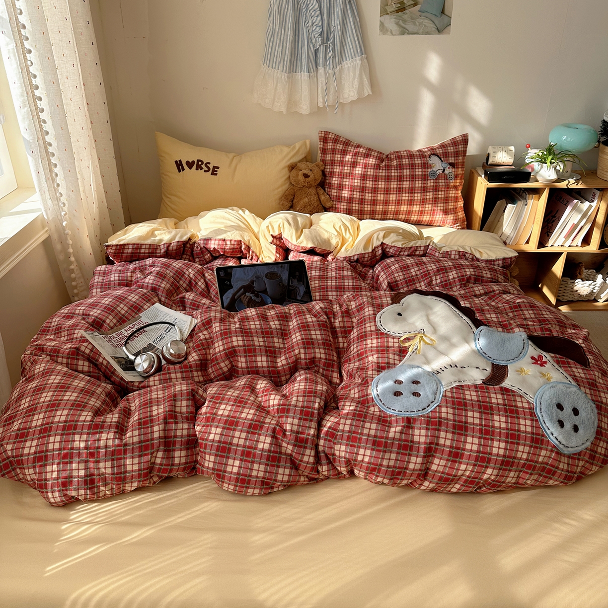 91家纺网 家纺一手货源 找家纺 顾里家纺 2026新款云感皱皱纱卡通贴布绣四件套（会员-3元） 好运发财马