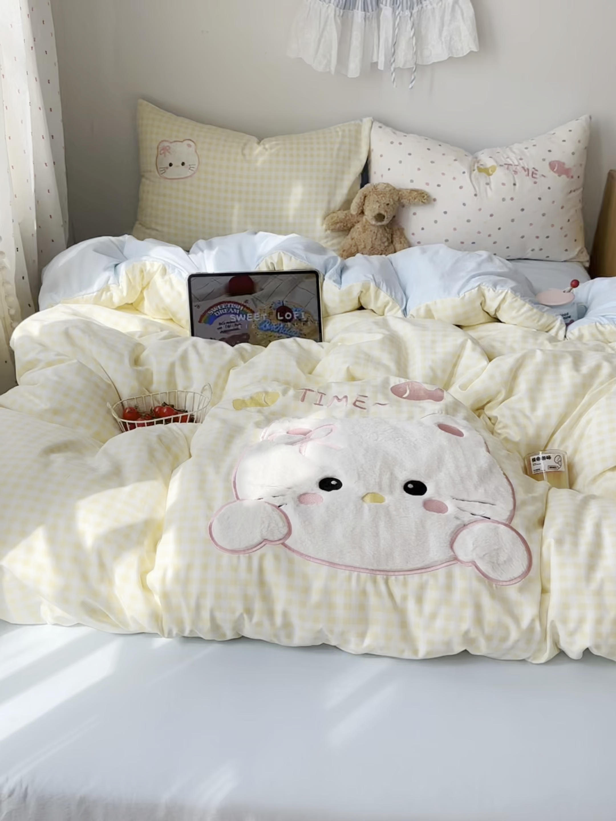 91家纺网 家纺一手货源 找家纺 顾里家纺 2026新款云感皱皱纱卡通贴布绣四件套（会员-3元） 黄格趴猫