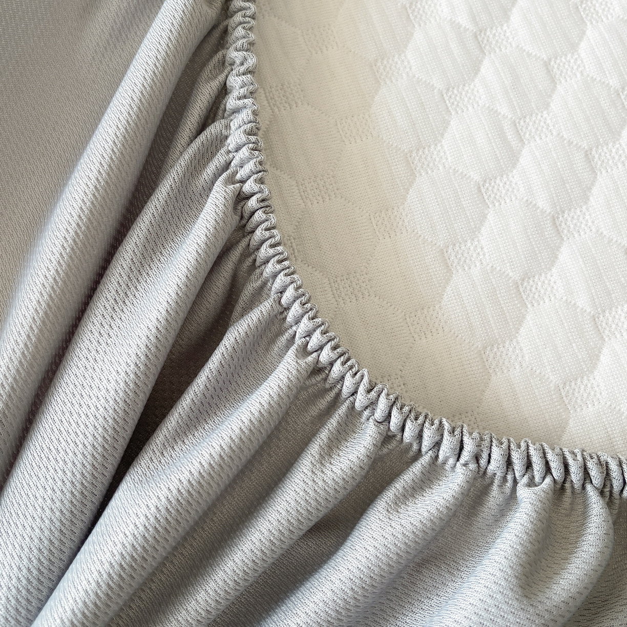 91家纺网 家纺一手货源 找家纺 （总）莱米家纺 2026新款简约纯色凉豆豆软席床笠款凉席