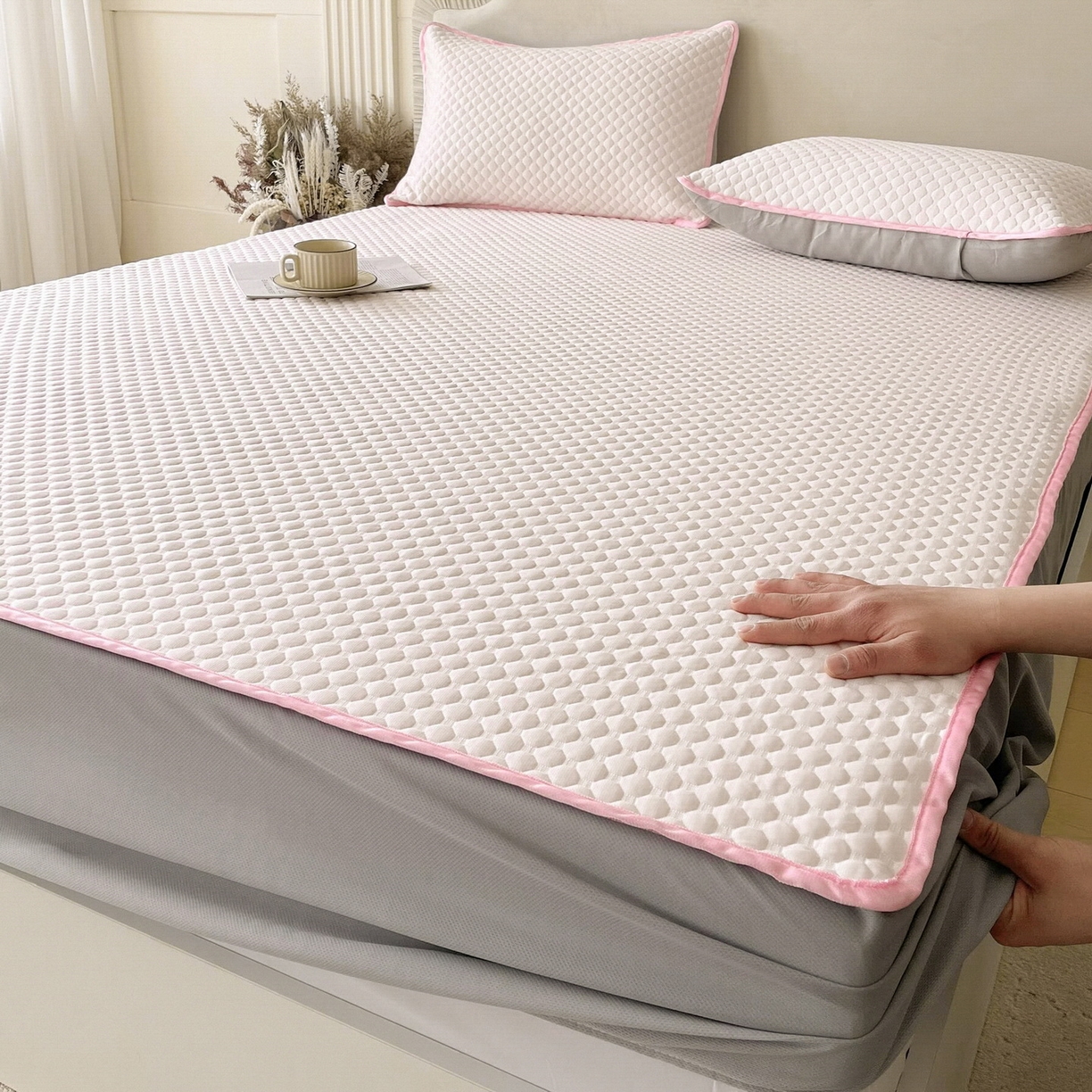 91家纺网 家纺一手货源 找家纺 莱米家纺 2026新款简约纯色凉豆豆软席床笠款凉席 豆豆芭蕾粉