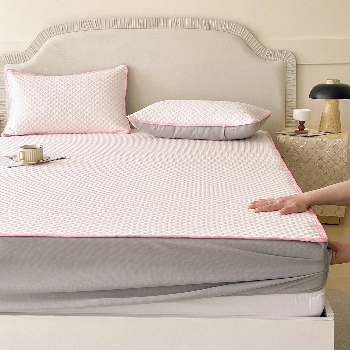 91家纺网 家纺一手货源 找家纺 莱米家纺 2026新款简约纯色凉豆豆软席床笠款凉席 豆豆芭蕾粉