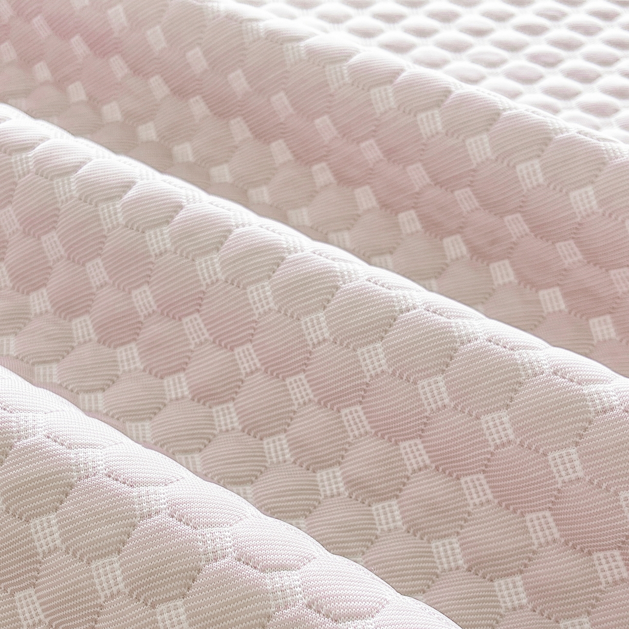 91家纺网 家纺一手货源 找家纺 莱米家纺 2026新款简约纯色凉豆豆软席床笠款凉席 豆豆芭蕾粉