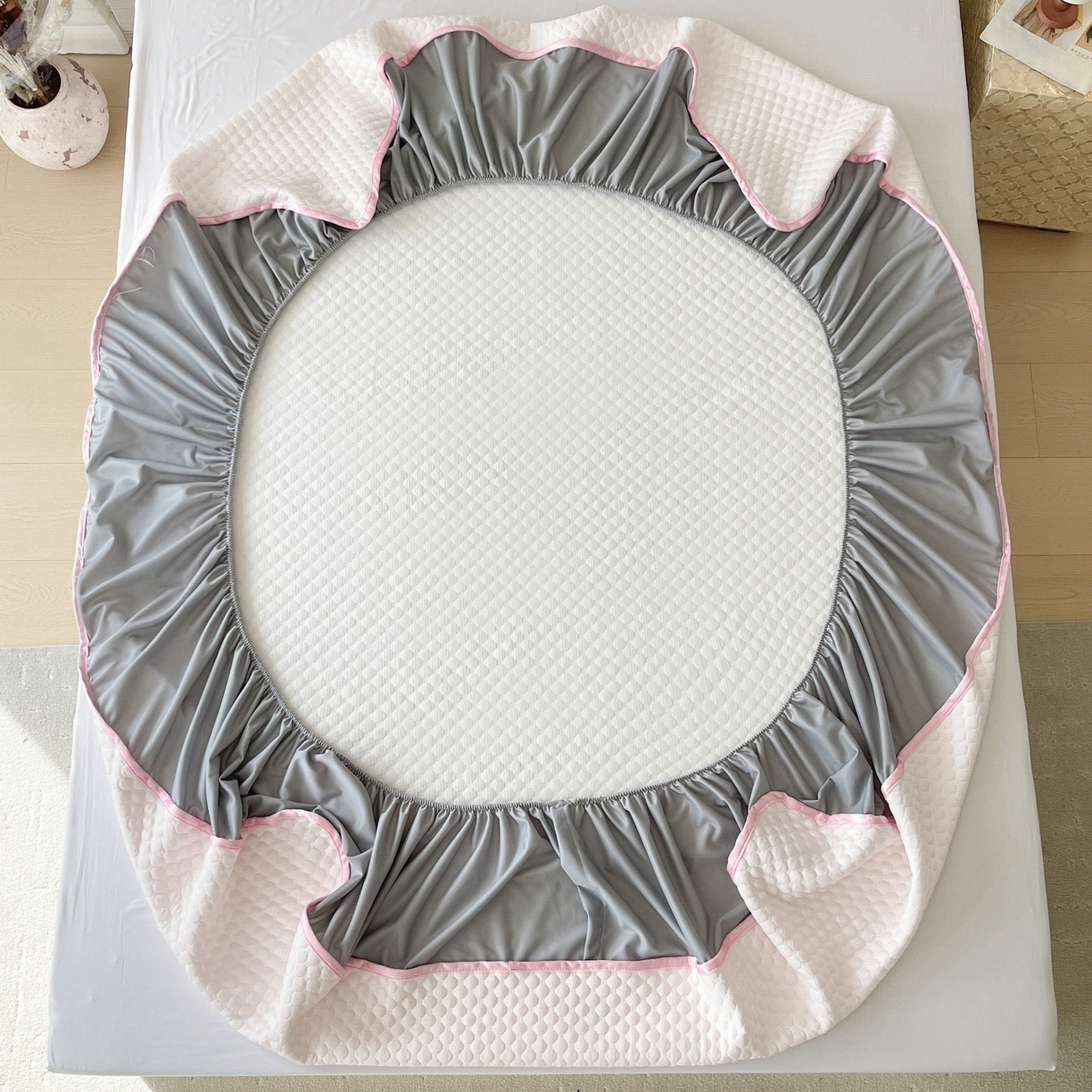 91家纺网 家纺一手货源 找家纺 莱米家纺 2026新款简约纯色凉豆豆软席床笠款凉席 豆豆芭蕾粉