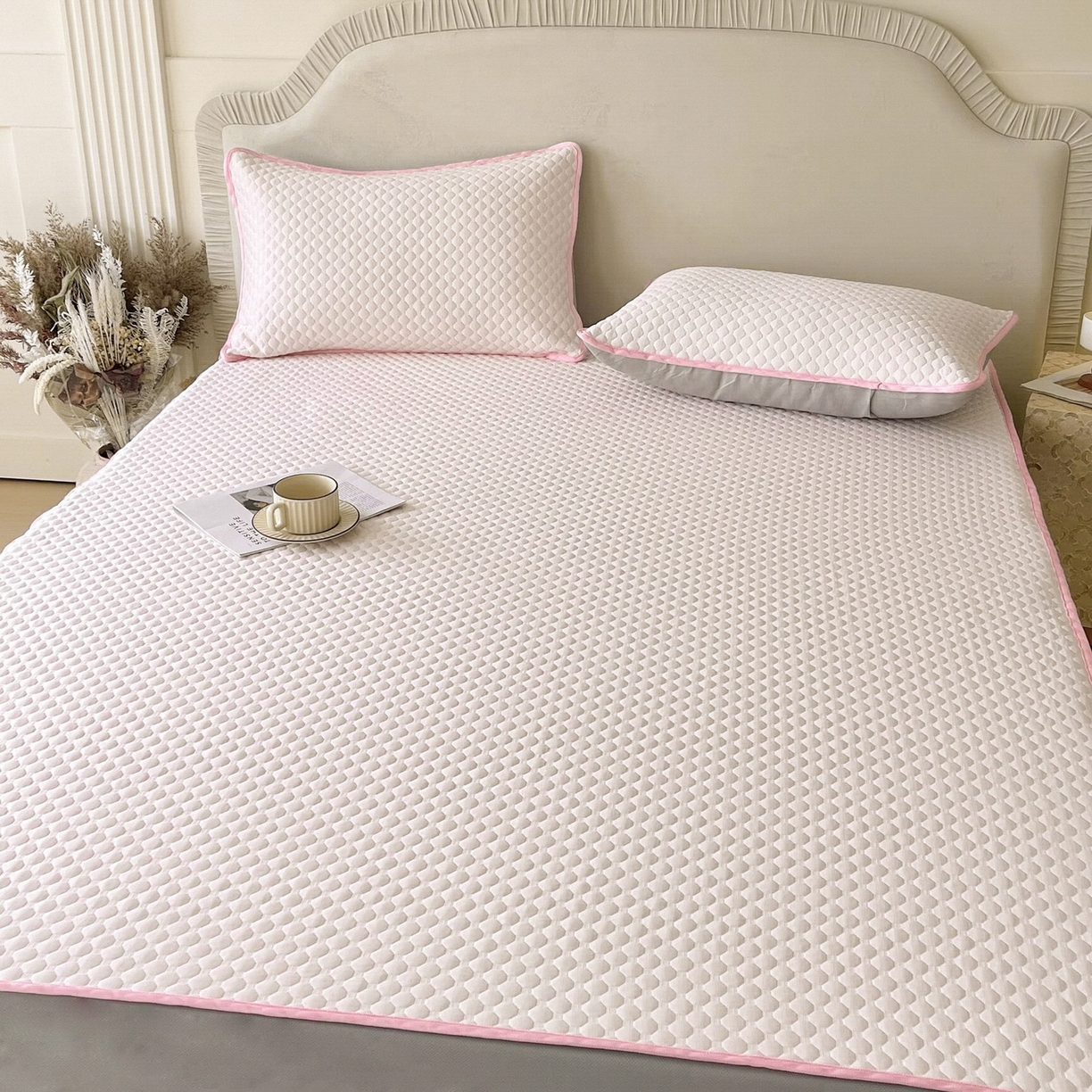 91家纺网 家纺一手货源 找家纺 莱米家纺 2026新款简约纯色凉豆豆软席床笠款凉席 豆豆芭蕾粉